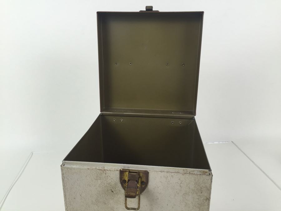 Vintage Metal 45 RPM Record Holder Carrying Case With Handle [Photo 8]