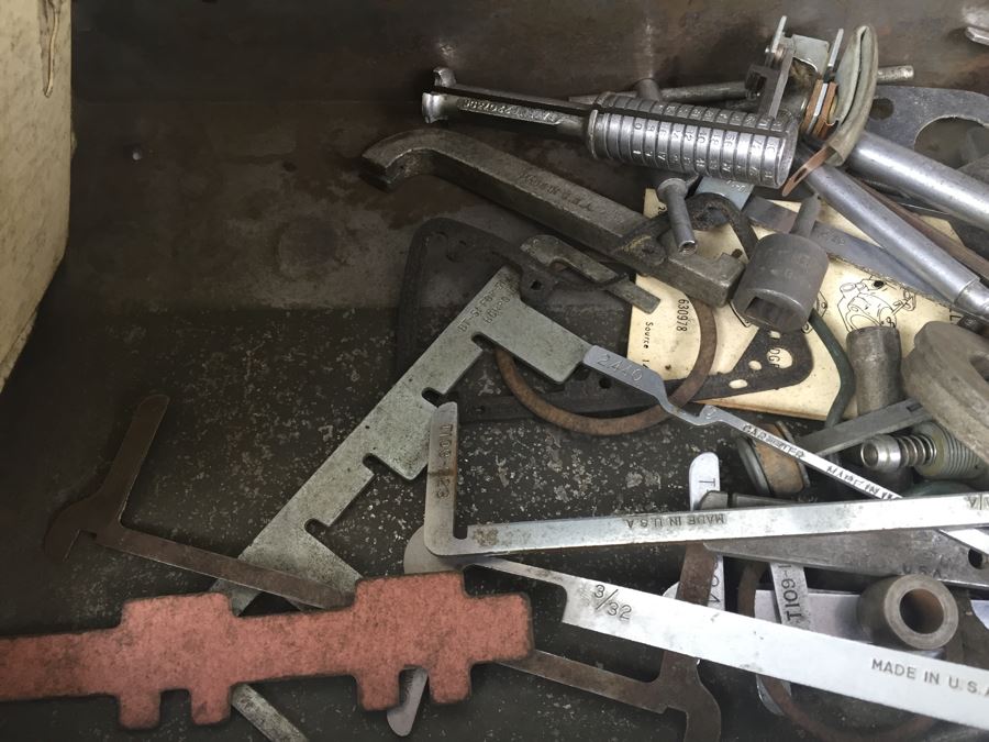 Vintage Metal Tool Box 'Carbureter' By Carter Carburetor Corporation Filled With Old Automotive Tools [Photo 16]
