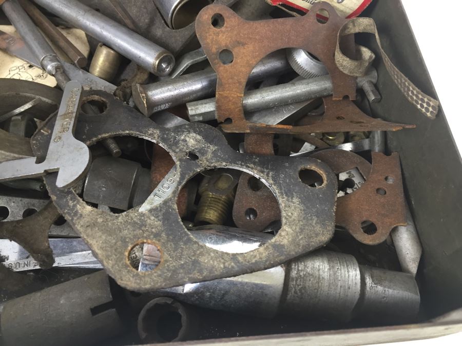 Vintage Metal Tool Box 'Carbureter' By Carter Carburetor Corporation Filled With Old Automotive Tools [Photo 18]