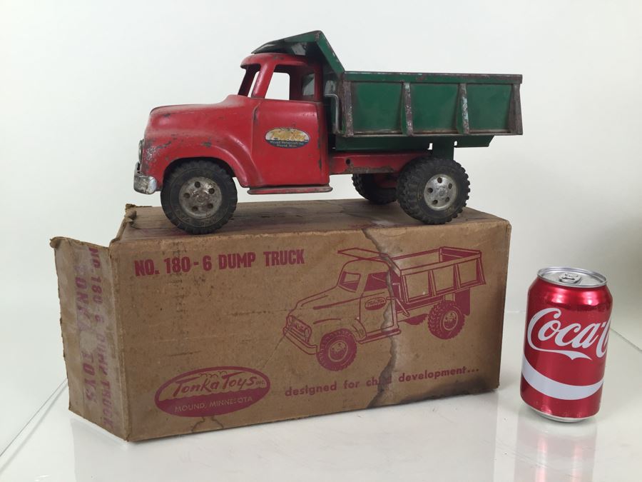 Vintage Mid-Century Tonka Dump Truck With Box [Photo 1]