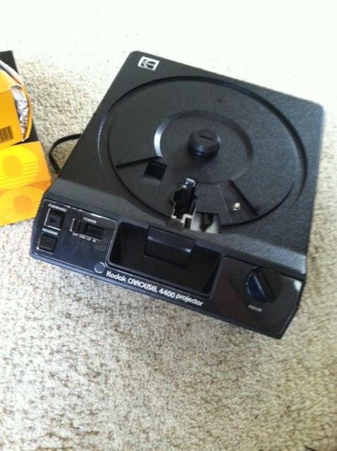 Kodak 4400 Slide Projector with Manual [Photo 3]