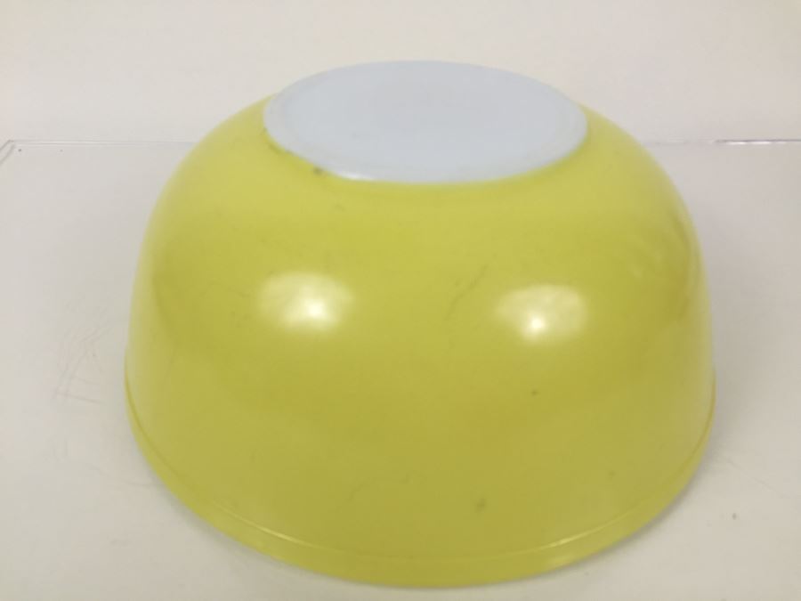 Vintage Yellow Pyrex Mixing Bowl [Photo 2]
