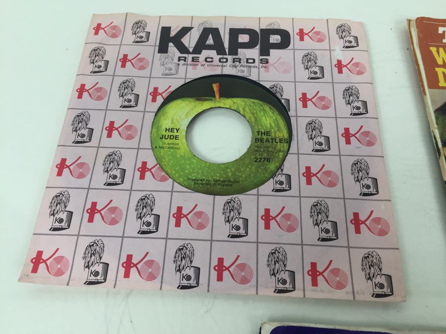 (3) The Beatles 45RPM Record Lot [Photo 4]