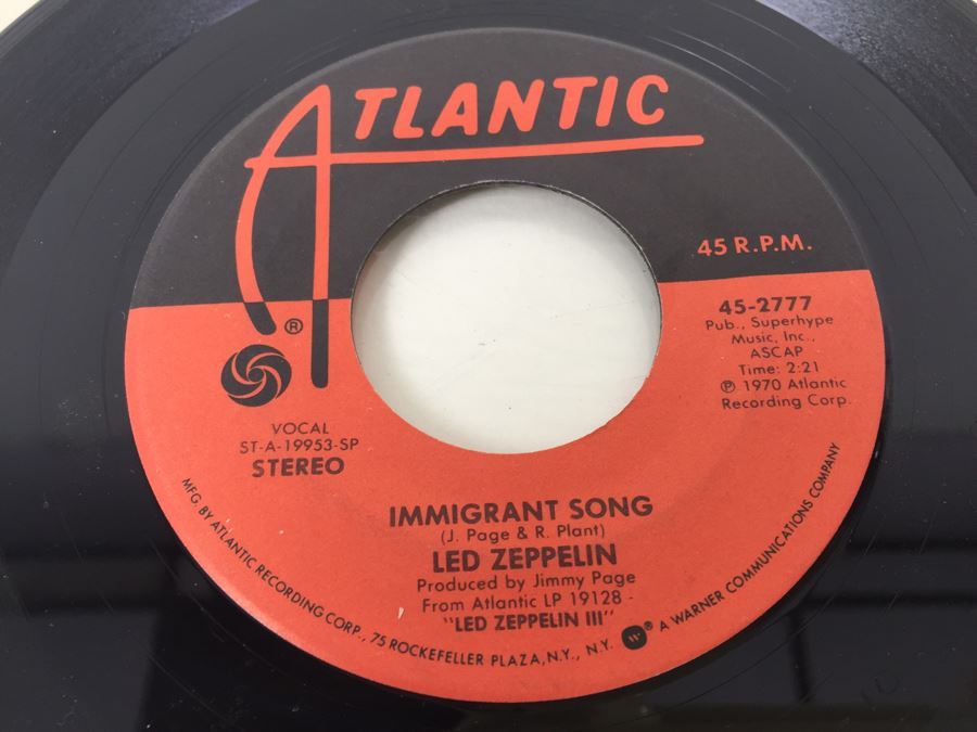 Led Zeppelin ‎- Immigrant Song / Hey, Hey, What Can I Do - Atlantic ‎- 45-2777 - Vinyl Record [Photo 3]