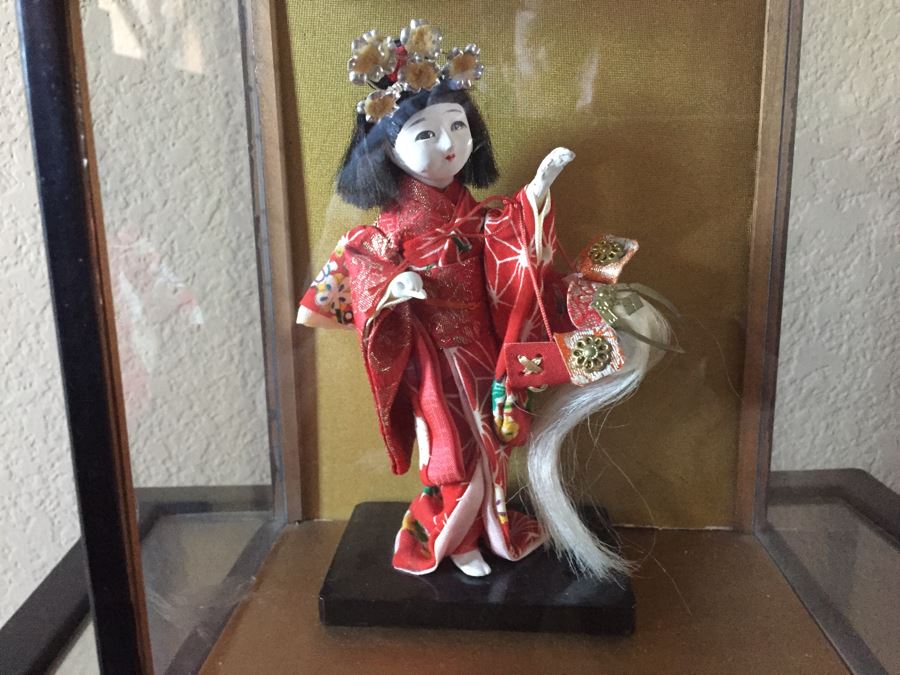 Pair Of Japanese Dolls With Display Cases [Photo 8]