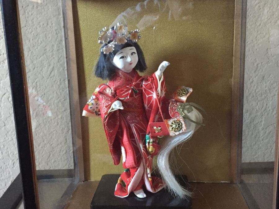 Pair Of Japanese Dolls With Display Cases [Photo 10]