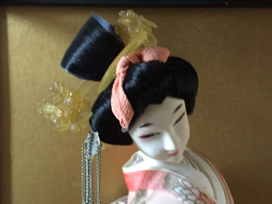 Pair Of Japanese Dolls With Display Cases [Photo 4]