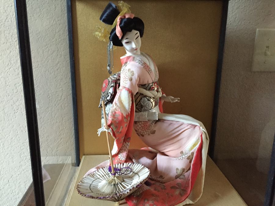 Pair Of Japanese Dolls With Display Cases [Photo 5]