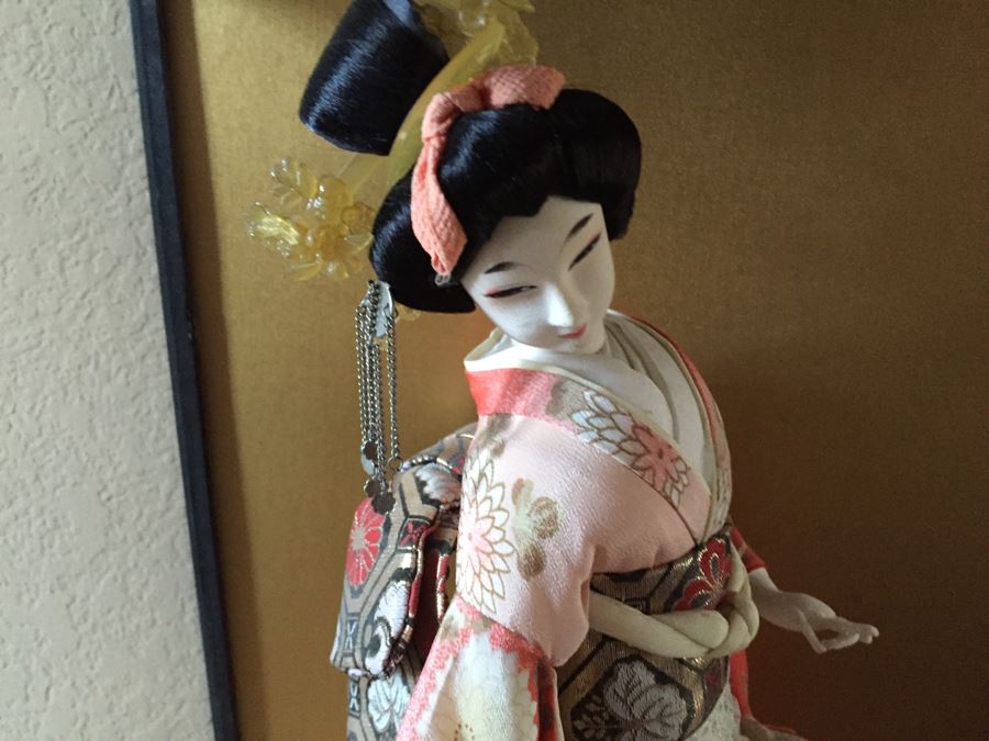 Pair Of Japanese Dolls With Display Cases [Photo 7]