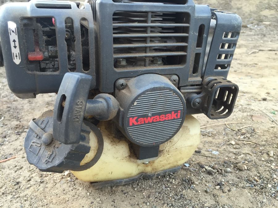 Pair Of Gas Powered Weed Wackers Trimmers TORO & Kawasaki [Photo 3]