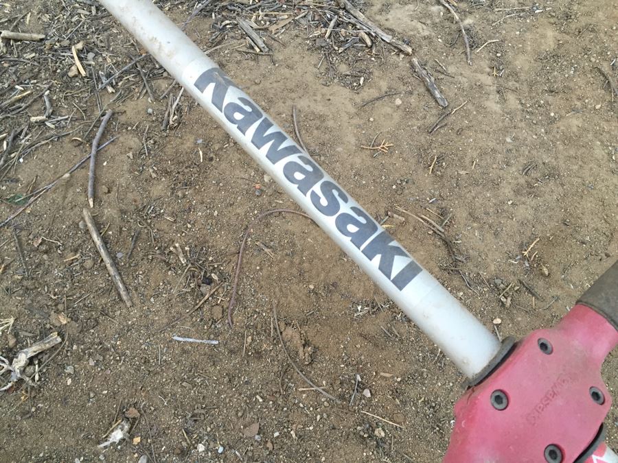 Pair Of Gas Powered Weed Wackers Trimmers TORO & Kawasaki [Photo 10]