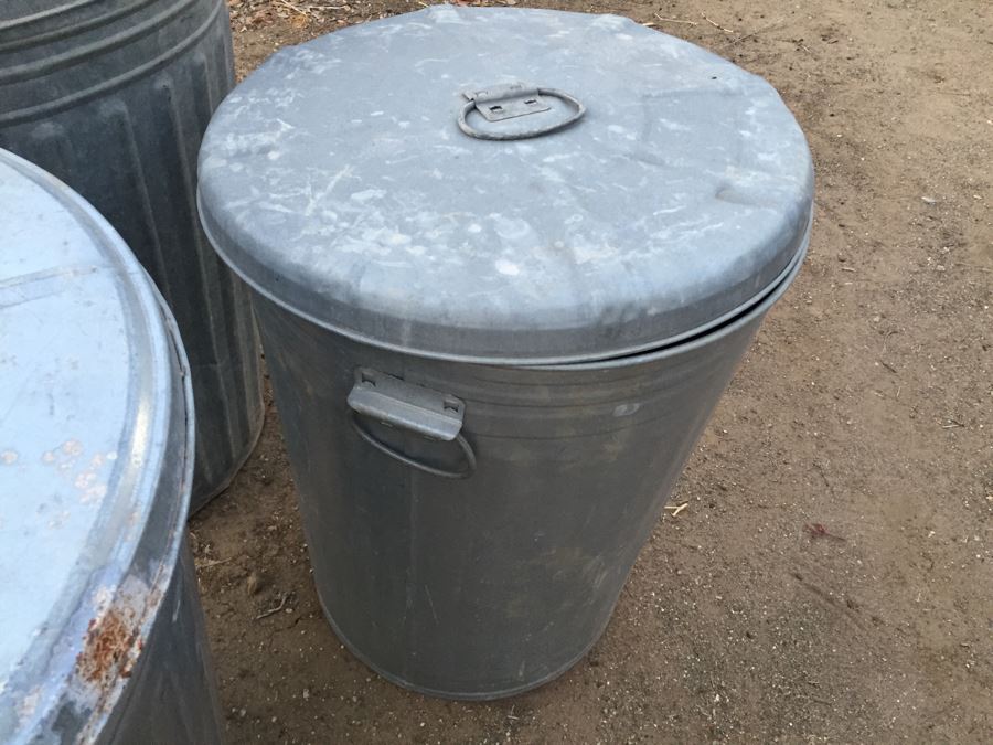 Set Of 3 Galvanized Metal Industrial Garbage Cans With Lids [Photo 5]