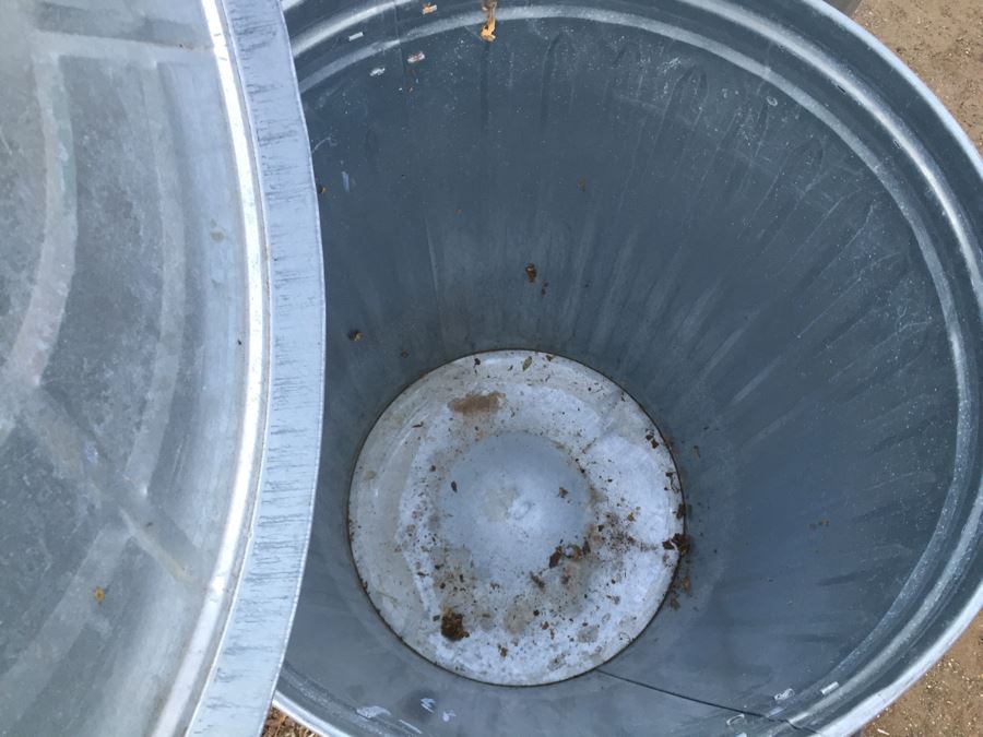 Set Of 3 Galvanized Metal Industrial Garbage Cans With Lids [Photo 4]