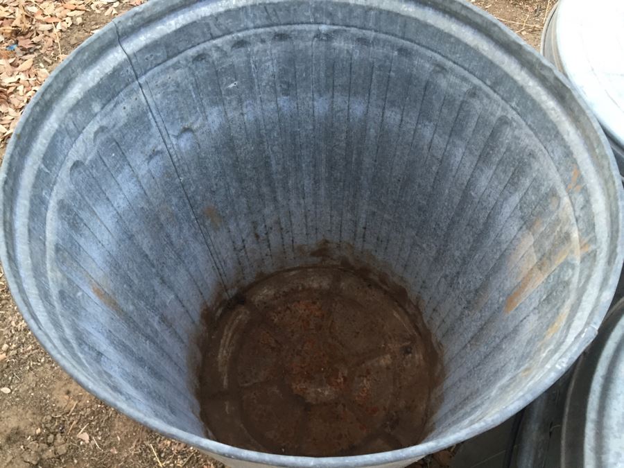 Set Of 3 Galvanized Metal Industrial Garbage Cans With Lids [Photo 4]