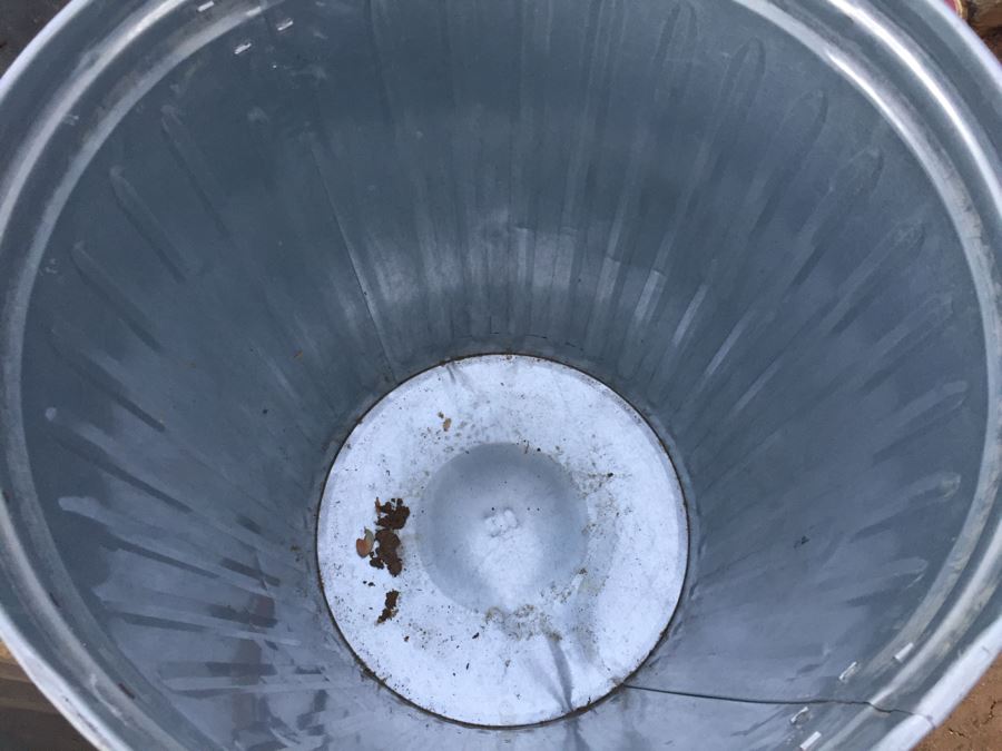 Set Of 3 Galvanized Metal Industrial Garbage Cans With Lids [Photo 4]