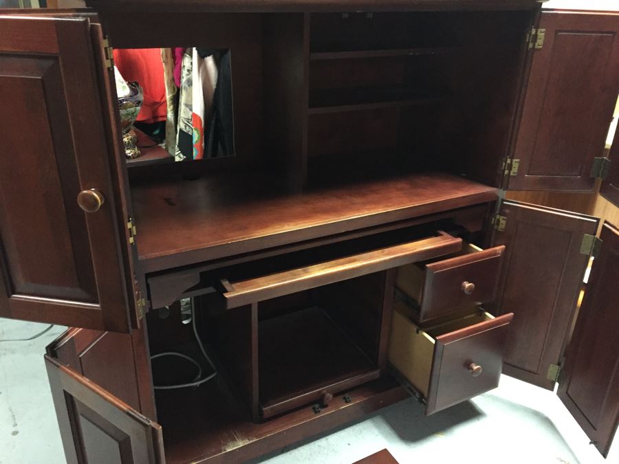 Nice Wooden Cabinet [Photo 6]