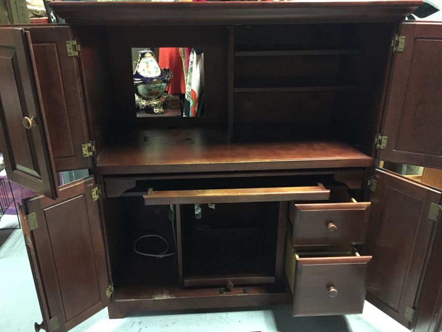 Nice Wooden Cabinet [Photo 2]