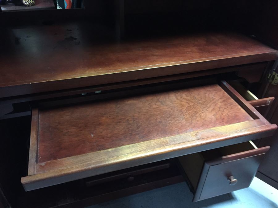 Nice Wooden Cabinet [Photo 8]