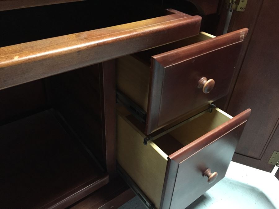 Nice Wooden Cabinet [Photo 7]