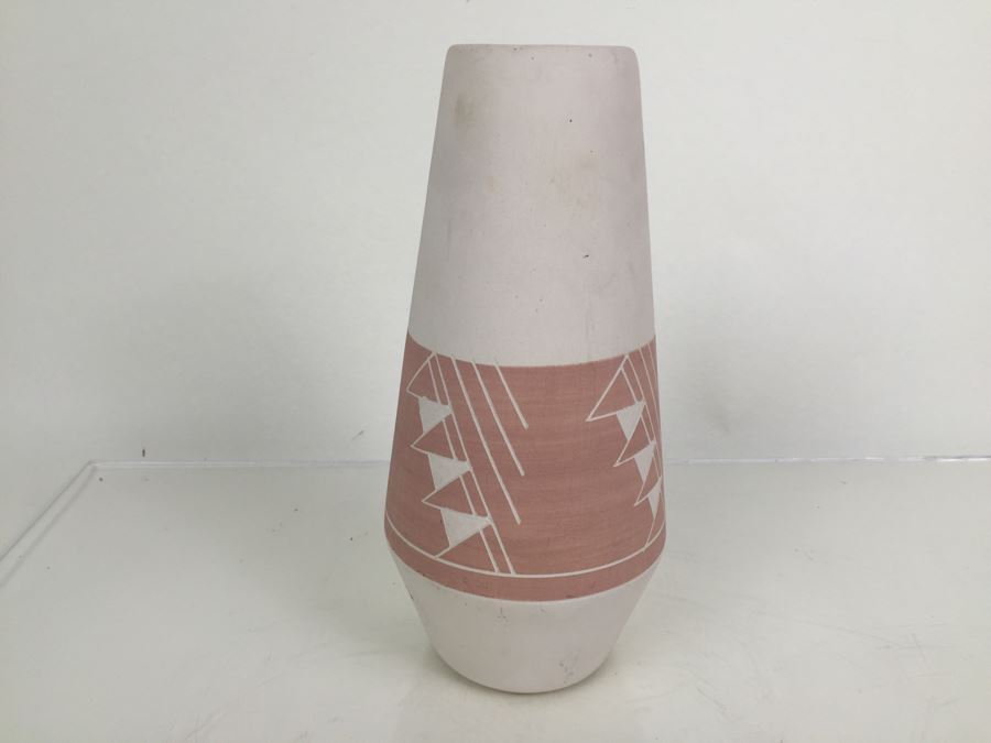Authentic Kate Dismounts Lakota Sioux Pottery Vessel Vase [Photo 1]