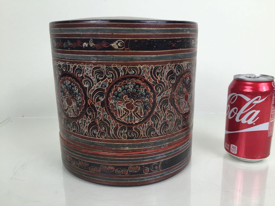 JUST ADDED - Vintage Round Lacquer Box With Lid Large [Photo 1]