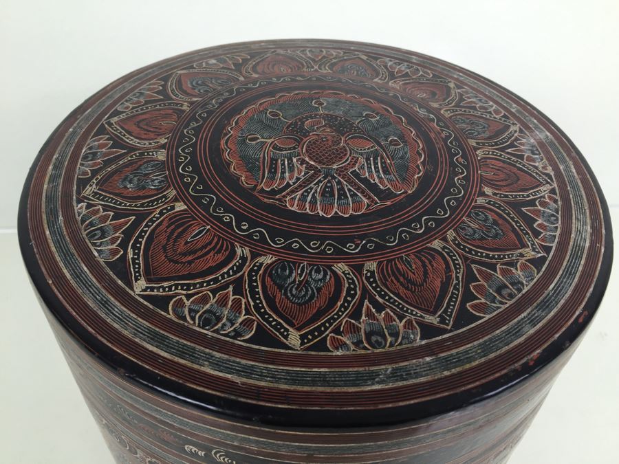 JUST ADDED - Vintage Round Lacquer Box With Lid Large [Photo 5]