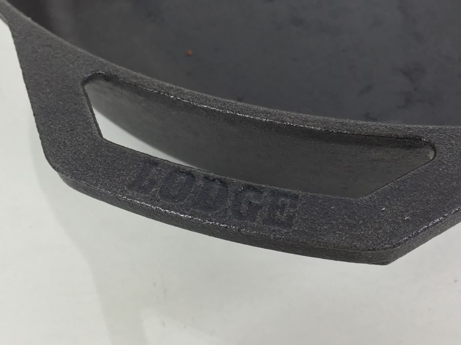 JUST ADDED - Lodge Cast Iron 12' Skillet [Photo 2]