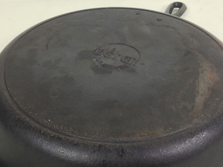 JUST ADDED - Lodge Cast Iron 12' Skillet [Photo 3]
