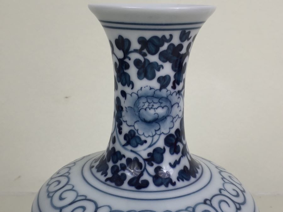 JUST ADDED - Signed Asian Blue And White Vase [Photo 5]