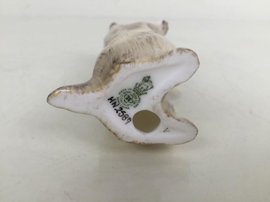 JUST ADDED - Royal Doulton Begging Cairn Terrier Figurine HN 2589 [Photo 10]