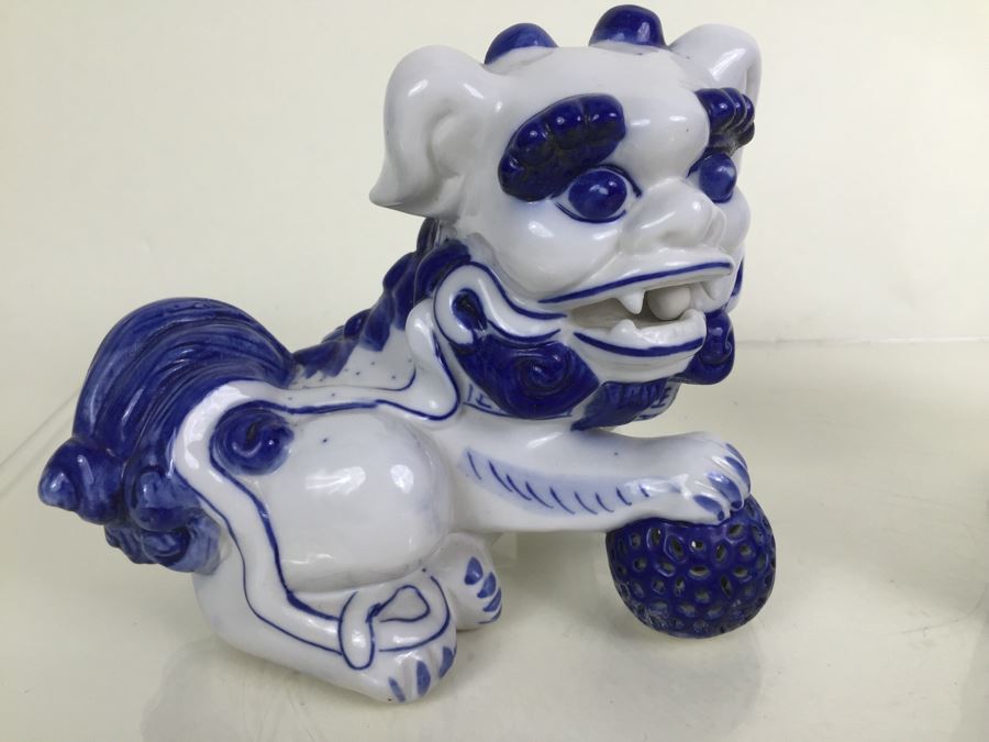 JUST ADDED - Pair Of Blue And White Foo Dogs [Photo 2]