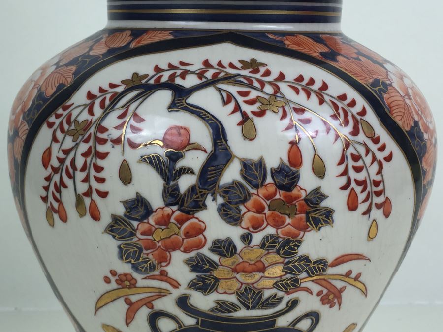 JUST ADDED - Beautiful Asian Lamp With Shade And Finial [Photo 6]