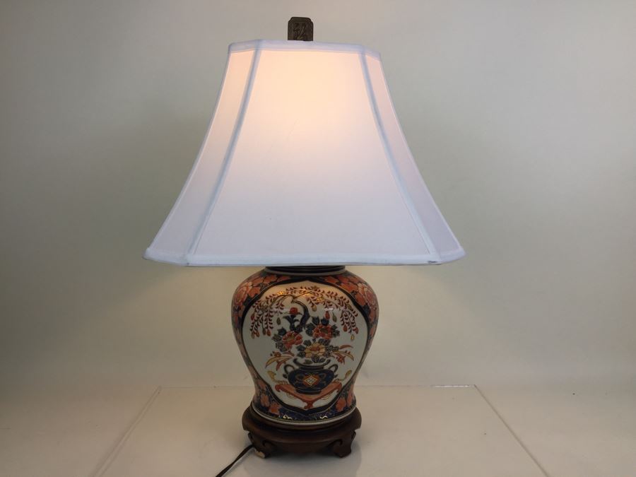 JUST ADDED - Beautiful Asian Lamp With Shade And Finial [Photo 3]