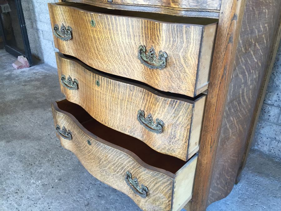Nice Antique Serpentine Dresser Chest Of Drawers With Swivel Mirror  [Photo 14]