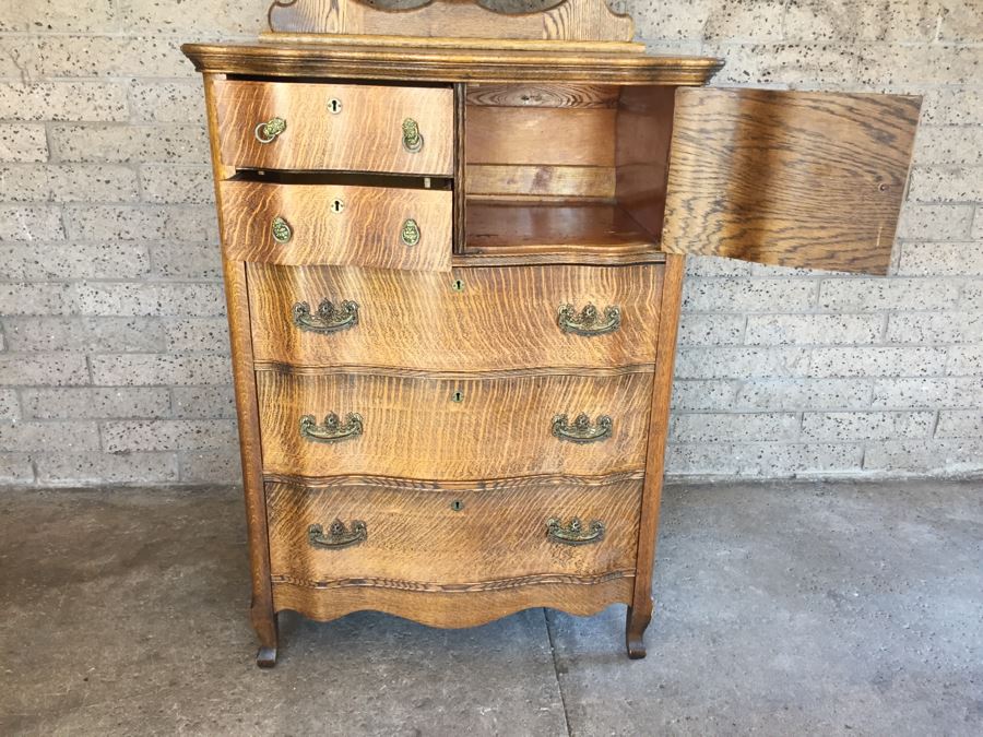 Nice Antique Serpentine Dresser Chest Of Drawers With Swivel Mirror  [Photo 10]