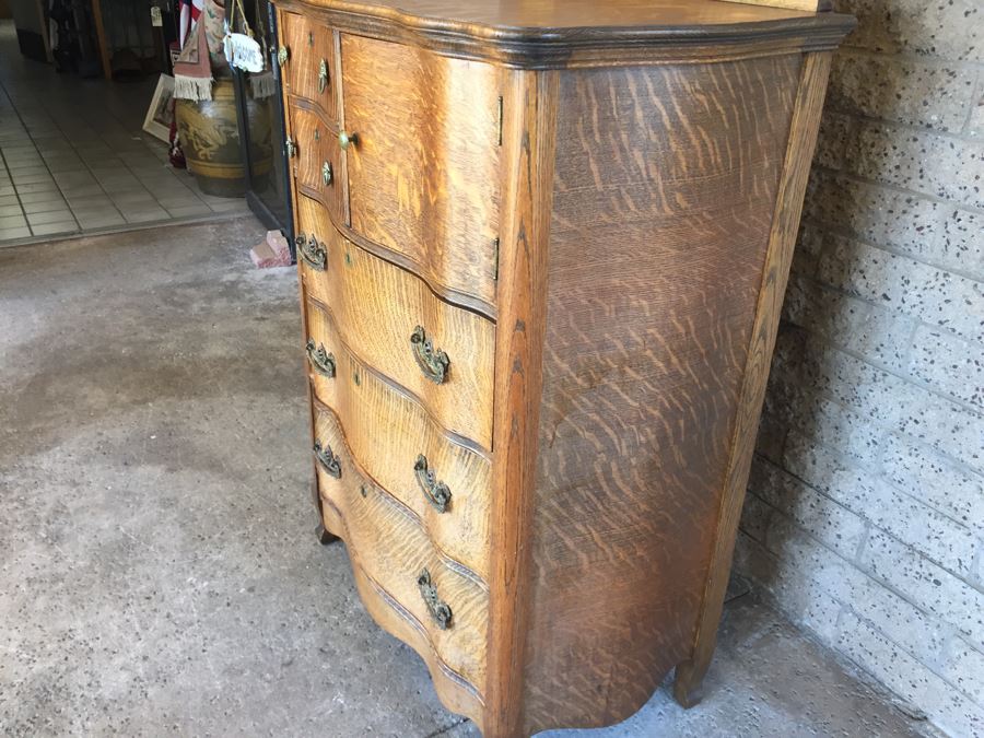 Nice Antique Serpentine Dresser Chest Of Drawers With Swivel Mirror  [Photo 8]