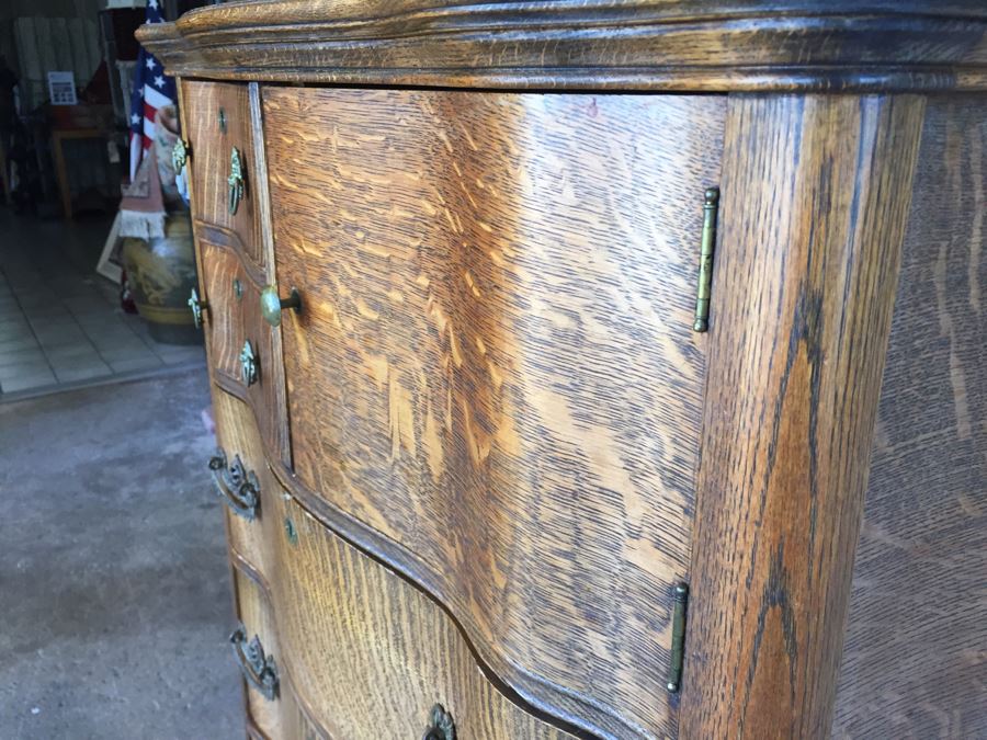 Nice Antique Serpentine Dresser Chest Of Drawers With Swivel Mirror  [Photo 9]