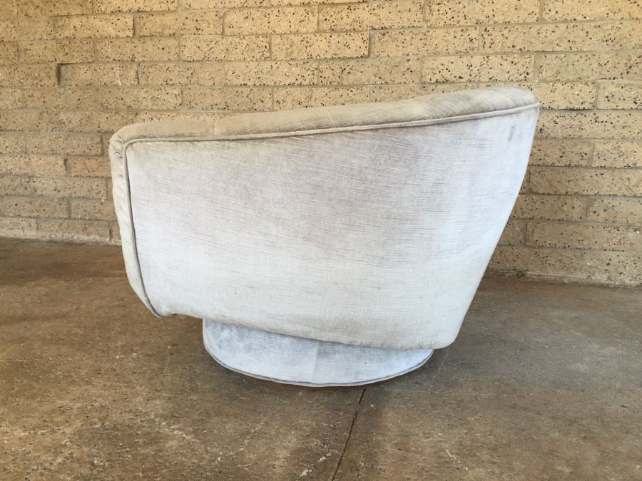 Awesome Mid-Century Tufted Swivel Chair [Photo 5]