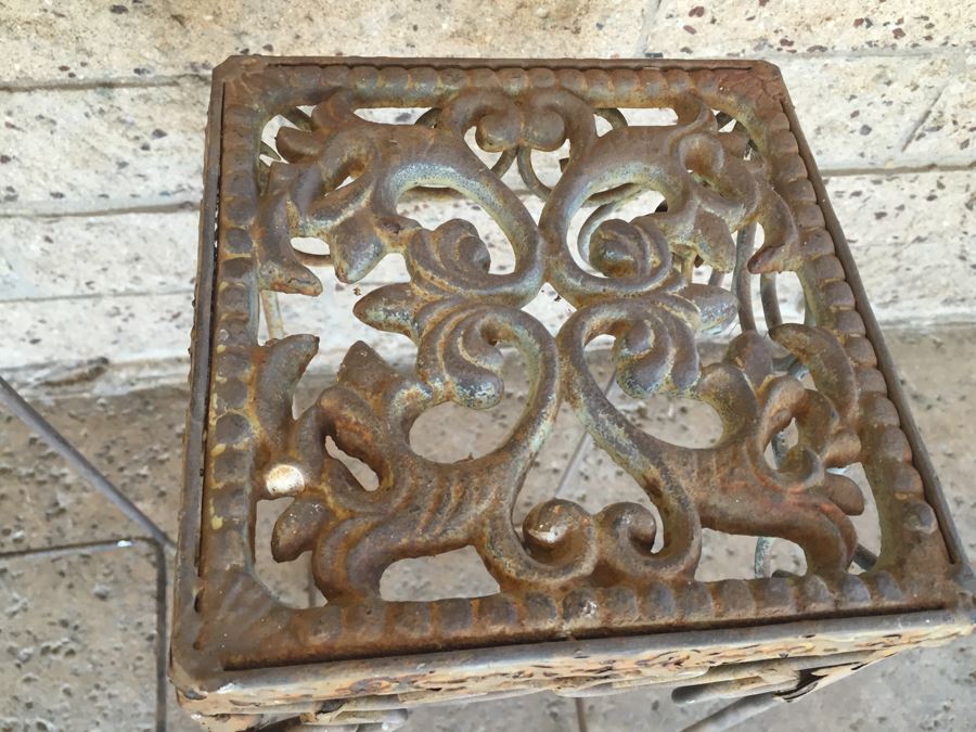 Pair Of Rusty Metal Garden Plant Stands [Photo 3]