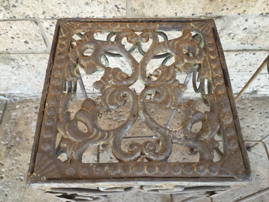 Pair Of Rusty Metal Garden Plant Stands [Photo 2]