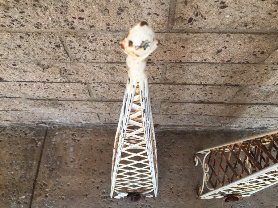 Pair Of White Rustic Metal Garden Obelisks [Photo 5]