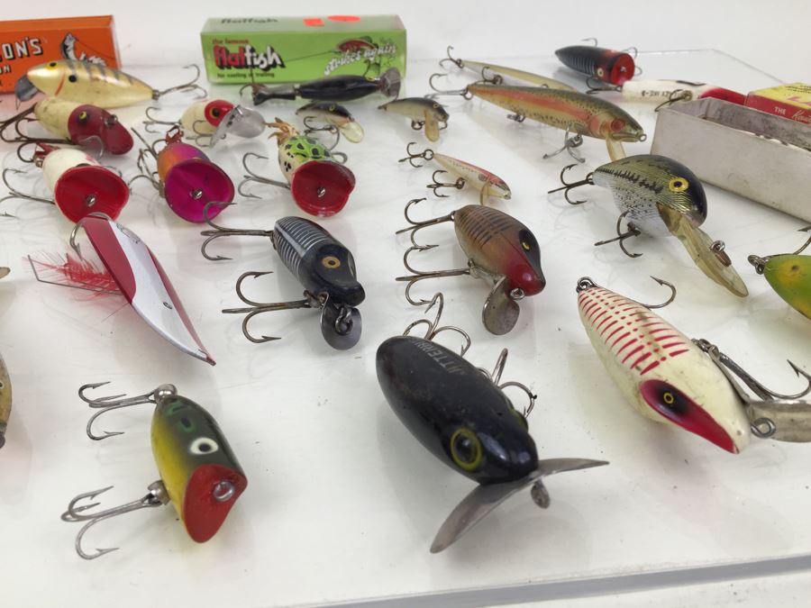 Huge Vintage Fishing Lures Lot [Photo 3]