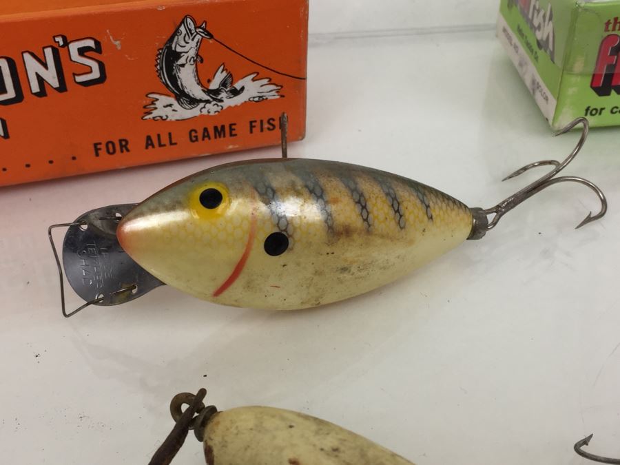 Huge Vintage Fishing Lures Lot [Photo 42]