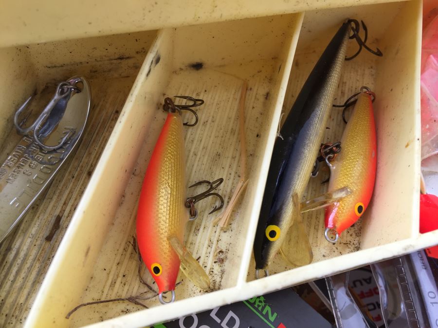 Vintage Fishing Tackle Box Loaded With Tackle Fishing Lures [Photo 19]