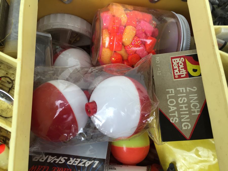 Vintage Fishing Tackle Box Loaded With Tackle Fishing Lures [Photo 22]