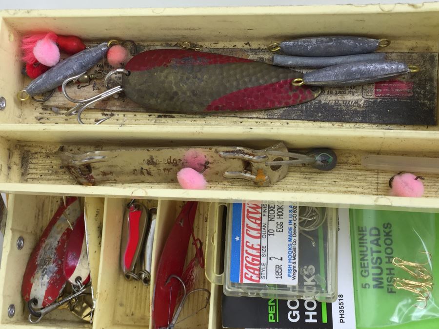 Vintage Fishing Tackle Box Loaded With Tackle Fishing Lures [Photo 8]