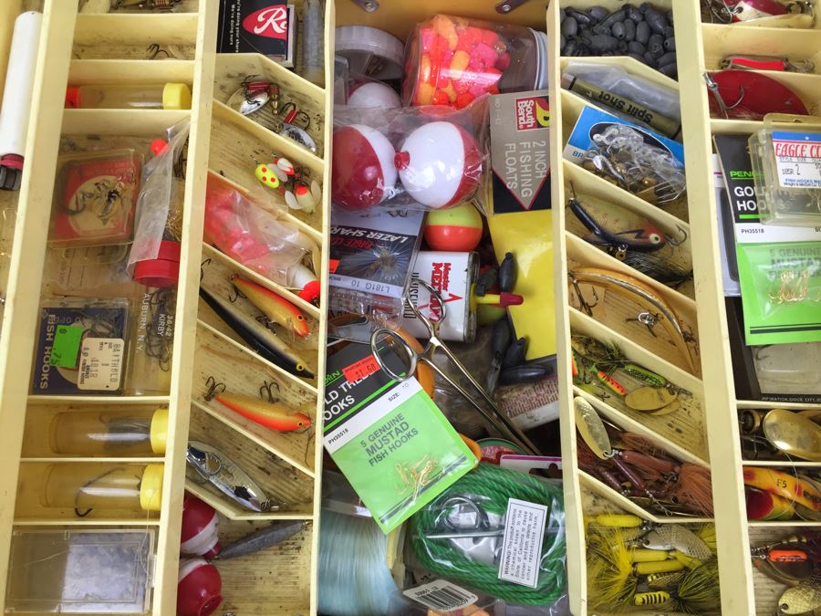Vintage Fishing Tackle Box Loaded With Tackle Fishing Lures [Photo 21]