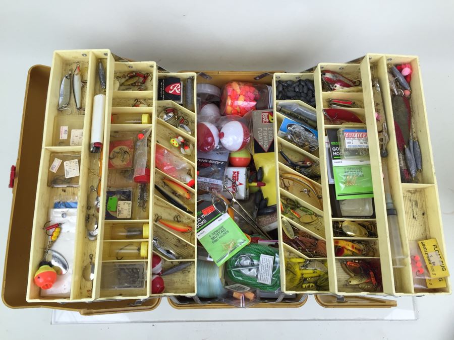 Vintage Fishing Tackle Box Loaded With Tackle Fishing Lures [Photo 1]