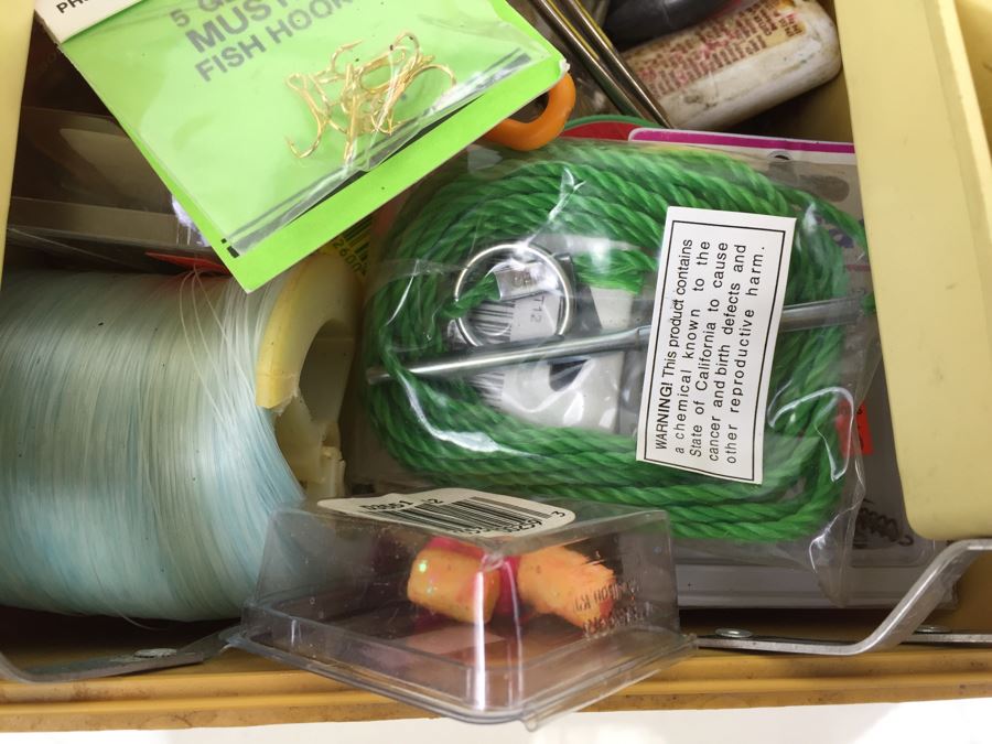 Vintage Fishing Tackle Box Loaded With Tackle Fishing Lures [Photo 25]