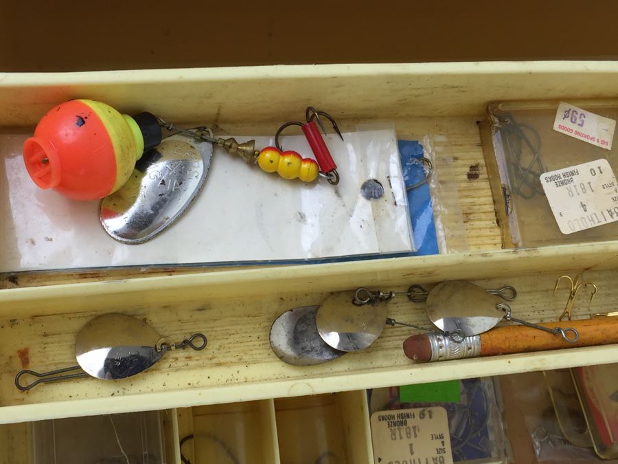 Vintage Fishing Tackle Box Loaded With Tackle Fishing Lures [Photo 15]
